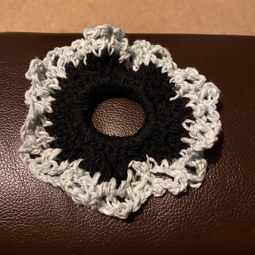 🔥Black and Green/Blue Scrunchie 🔥